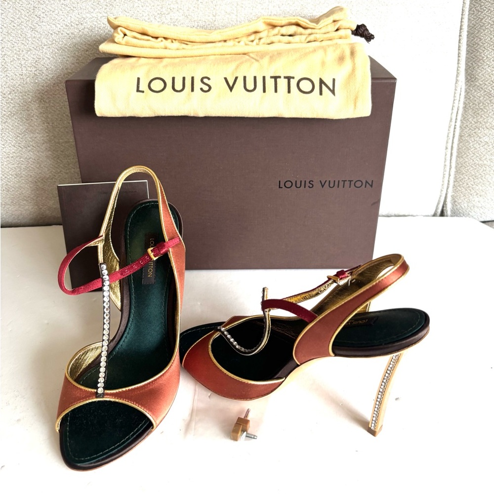 Authentic Louis Vuitton NEW satin runway heels